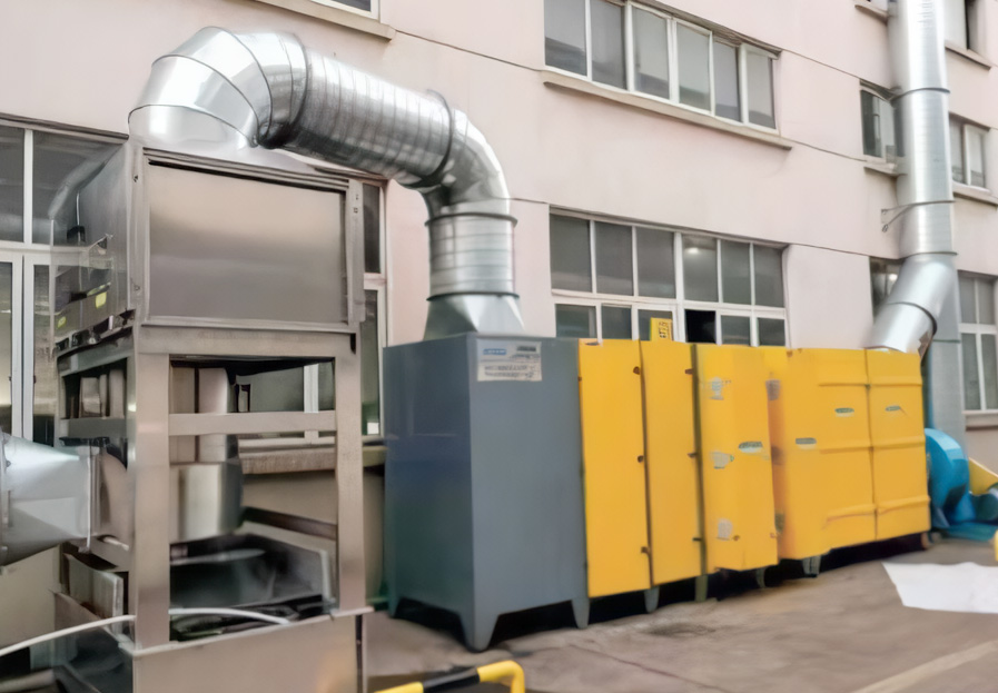 Cyclone water-washing cabinet for paint mist and dust